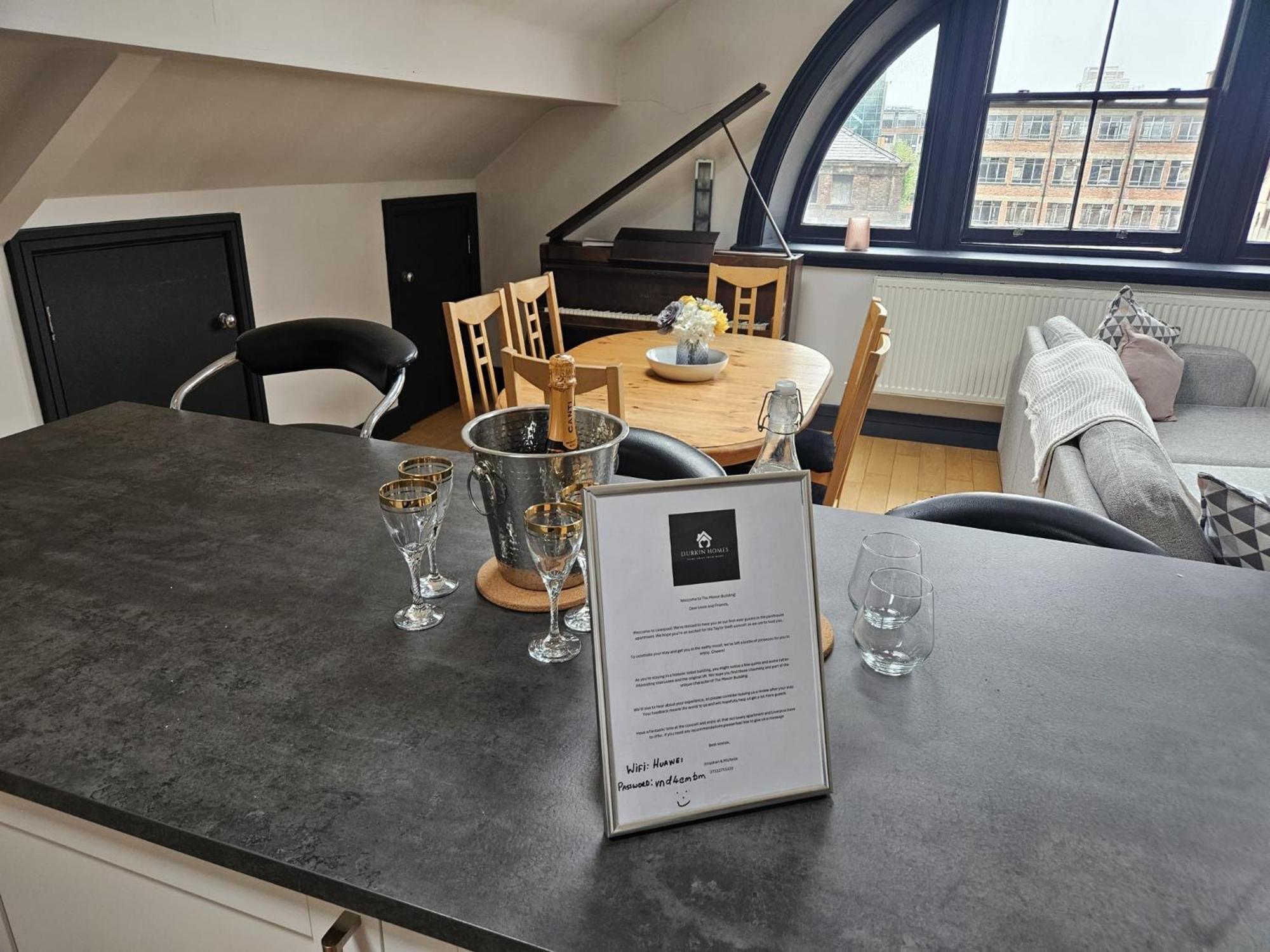 2 Bedroom City Centre Penthouse Loft Apartment Liverpool Exterior photo